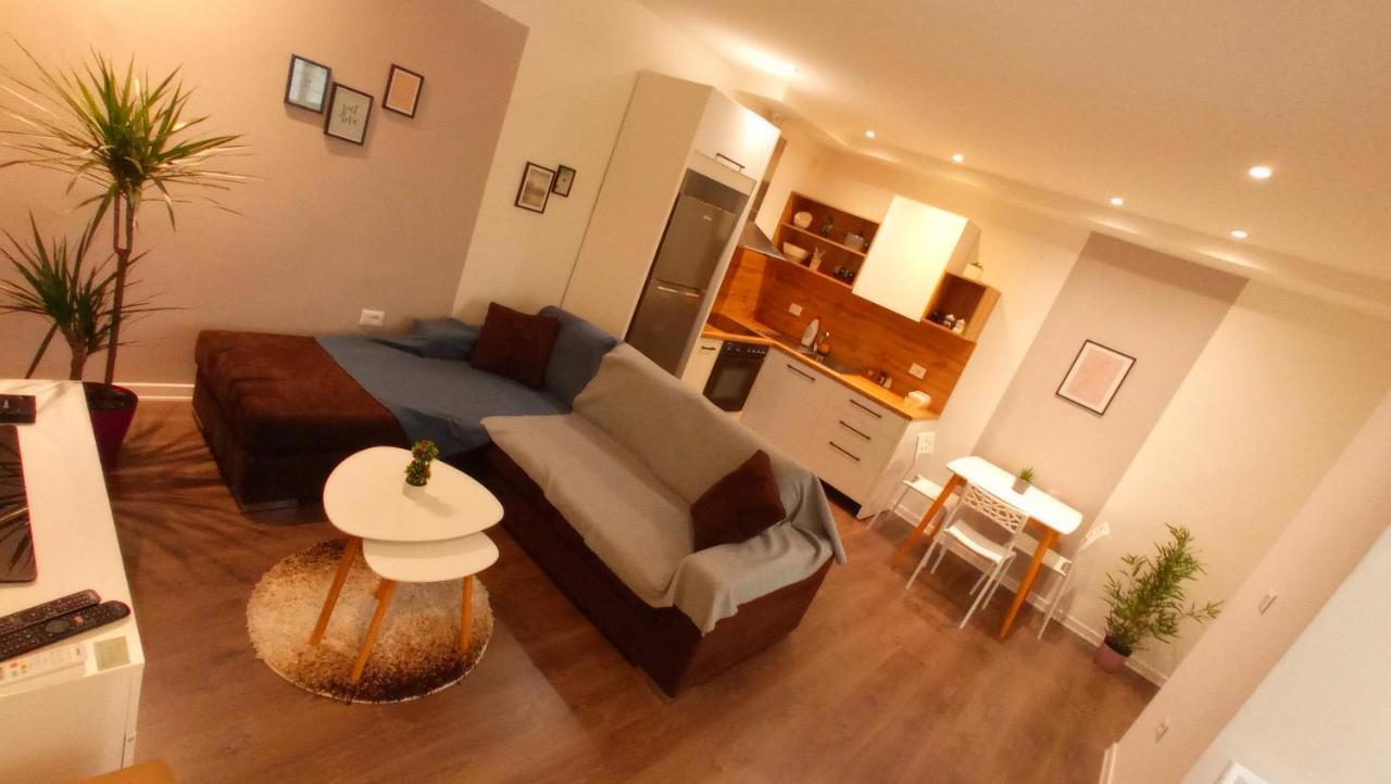 Garda Apartment *